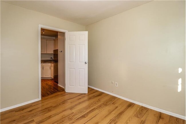 18 College Dr in Edison, NJ - Building Photo - Building Photo