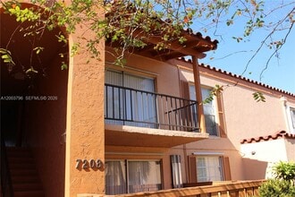 7208 Fairway Dr in Miami Lakes, FL - Building Photo - Building Photo