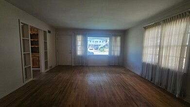 2021 S 60th St in Omaha, NE - Building Photo - Building Photo