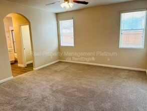 4333 W Pinsapo Dr in Fresno, CA - Building Photo - Building Photo