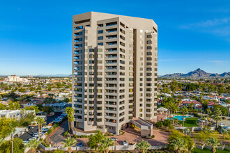 Crystal Point Condominiums in Phoenix, AZ - Building Photo - Building Photo