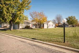Cottages of Annandale - 55+ in Annandale, MN - Foto de edificio - Building Photo