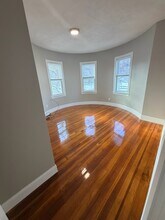 1238 Blue Hill Ave, Unit #2 in Boston, MA - Foto de edificio - Building Photo