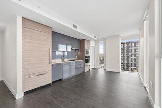 3538 Sawmill Cres in Surrey, BC - Building Photo - Building Photo