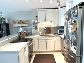 5601 N Sheridan Rd, Unit 20B in Chicago, IL - Building Photo