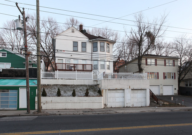 108 Meriden Rd in Waterbury, CT - Building Photo - Building Photo