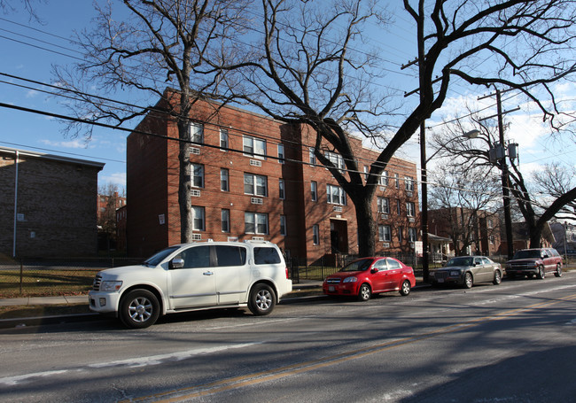 Benning Road Apartments in Washington, DC - Building Photo - Building Photo