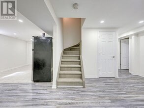 205 London Rd in Newmarket, ON - Building Photo - Building Photo