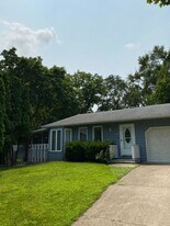 1119 Parliament Rd in Normal, IL - Building Photo