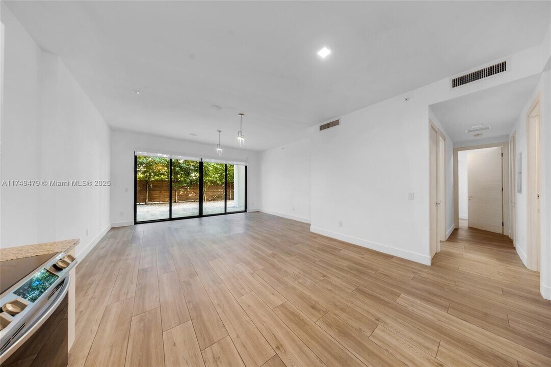3265 Bird Ave in Miami, FL - Building Photo