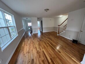 93 Longfellow St in Carteret, NJ - Foto de edificio - Building Photo