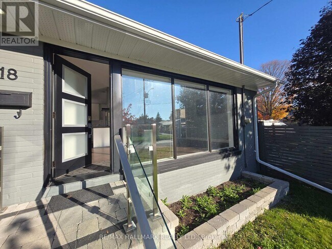 18 Deerfield Rd in Toronto, ON - Building Photo - Building Photo