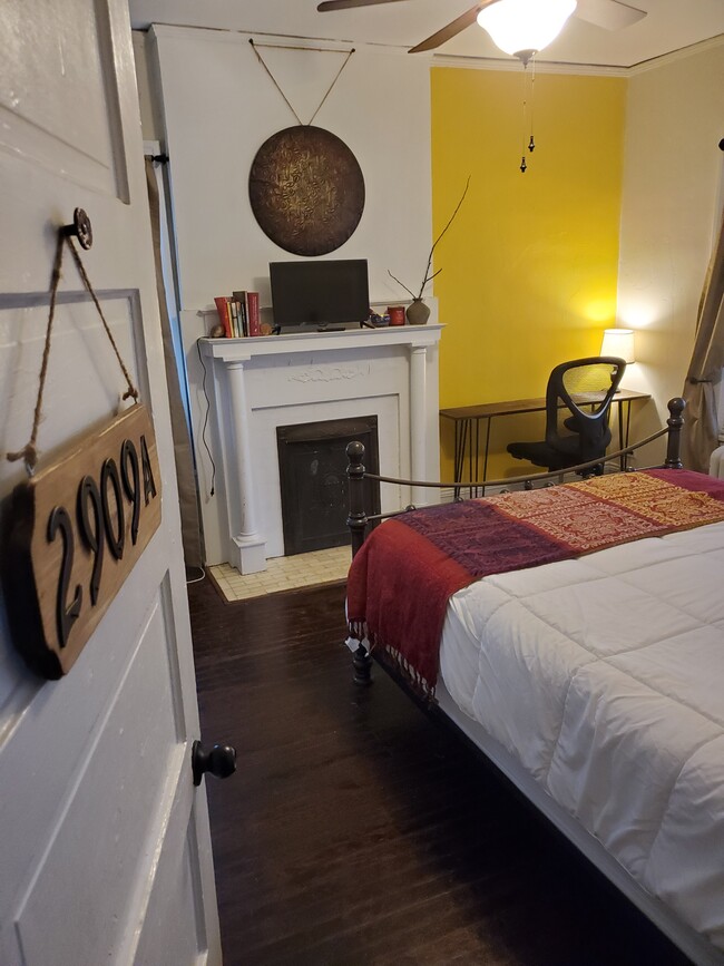 property at 2909 Montrose Ave