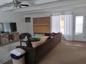 1 Joyanne Ct in Kent, OH - Building Photo