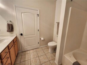 522 Knolls Dr, Unit 306 in Newport News, VA - Building Photo - Building Photo