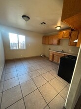 1209 Murdock St, Unit 1209 Murdock st # B in Bakersfield, CA - Building Photo - Building Photo