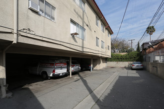 2060 S Hobart Blvd in Los Angeles, CA - Building Photo - Building Photo