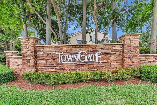 15740 NW 16th Ct in Pembroke Pines, FL - Building Photo - Building Photo