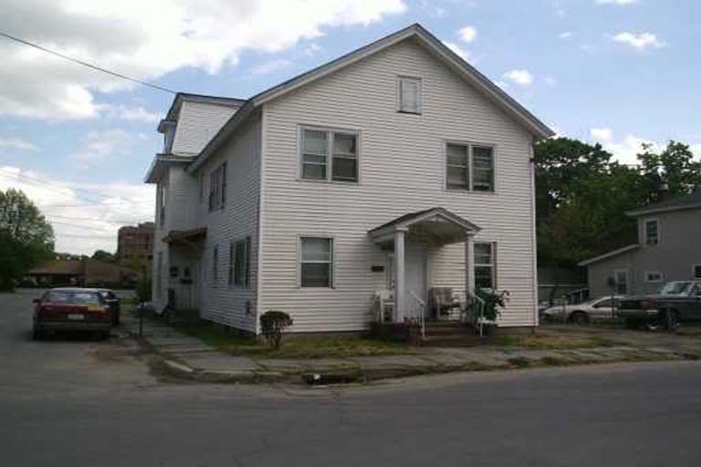 8 Warren St in Ellenville, NY - Building Photo