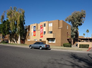 Las Casitas in Glendale, AZ - Building Photo - Building Photo