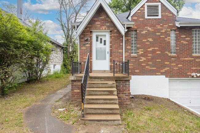 3210 Capehart Dr in St. Louis, MO - Building Photo - Building Photo