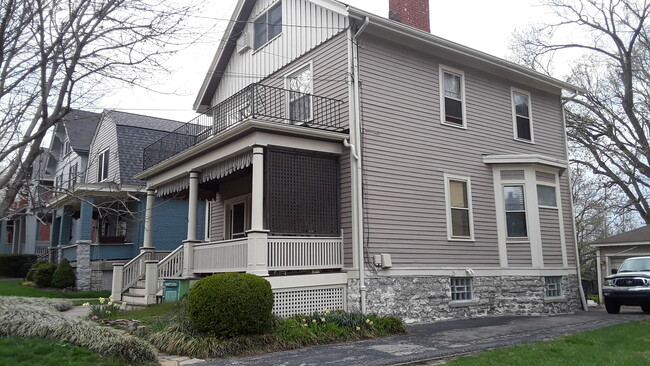 2461 Fairview Ave, Unit 2 in Cincinnati, OH - Foto de edificio - Building Photo