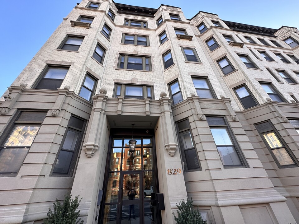 845 Beacon St, Unit 3A in Boston, MA - Building Photo