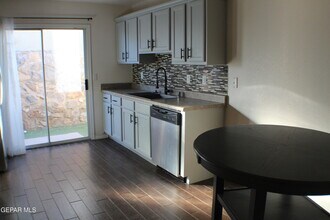 4805 Ramon Vega in El Paso, TX - Building Photo - Building Photo