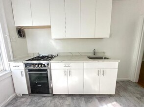 39-15 47th St in Queens, NY - Building Photo - Building Photo