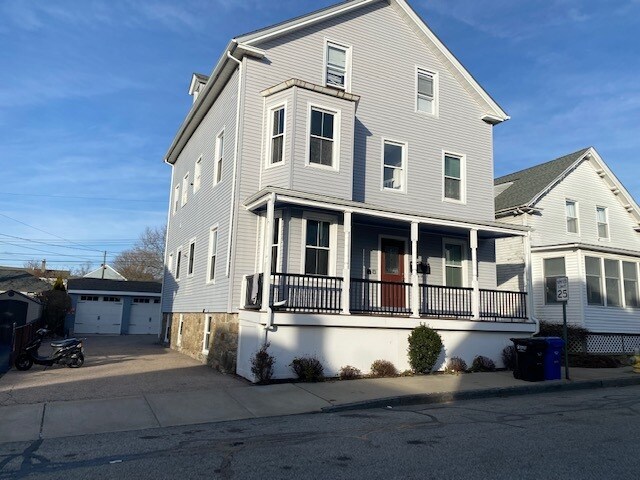 36 Hammond St in Newport, RI - Building Photo - Building Photo