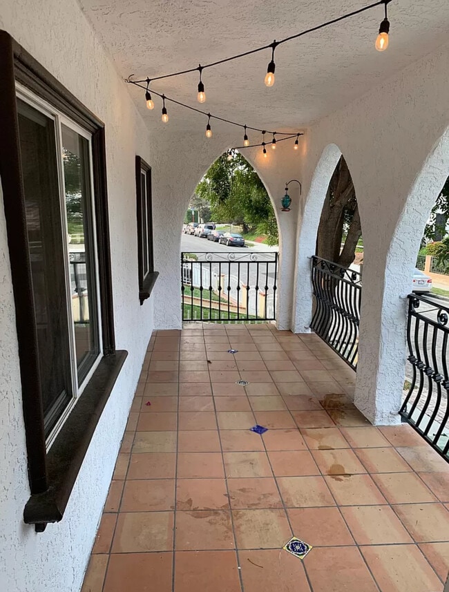 915 N Chester Ave in Inglewood, CA - Foto de edificio - Building Photo