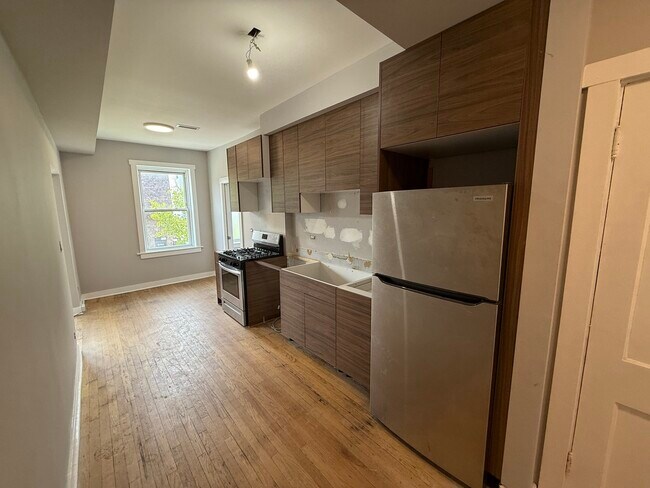 5705 N Clark St in Chicago, IL - Building Photo - Building Photo