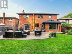 2212 Florian Rd in Mississauga, ON - Building Photo - Building Photo