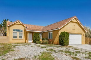 757 Pino Ave in Lancaster, CA - Building Photo