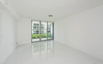488 NE 18th St, Unit 1502 in Miami, FL - Building Photo - Building Photo