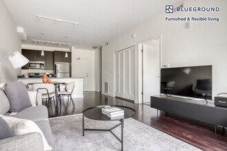 1717 Ridge Ave, Unit FL2-ID759 in Evanston, IL - Building Photo - Building Photo