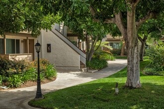 Briar Villa Apartments in Orange, CA - Foto de edificio - Building Photo