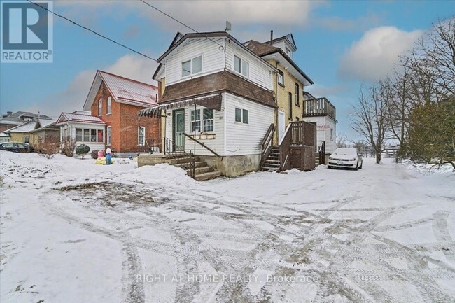 157 Lindsay St S in Kawartha Lakes, ON - Building Photo - Building Photo