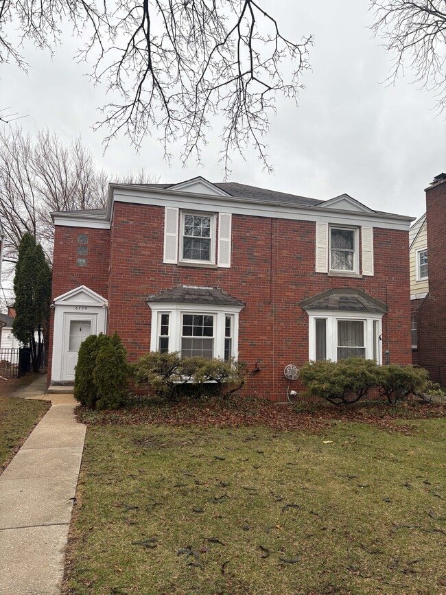property at 6704 N Trumbull Ave