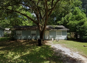 2036 NW 31st Pl in Gainesville, FL - Building Photo