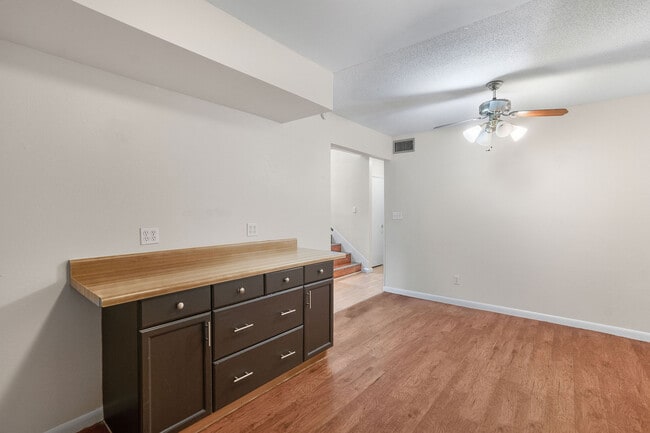 2078 Loma Linda Way N in Clearwater, FL - Building Photo - Building Photo