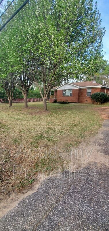 314 S Pleasant Hill Rd in Warner Robins, GA - Foto de edificio - Building Photo