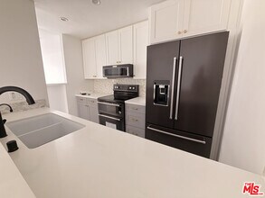 4900 Overland Ave in Culver City, CA - Building Photo - Building Photo