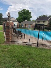 6432 Bankside Dr in Houston, TX - Building Photo - Building Photo