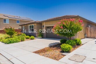 1150 Silva Wy in Manteca, CA - Building Photo - Building Photo