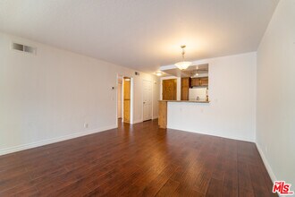 8601 Falmouth Ave-Unit -218 in Los Angeles, CA - Building Photo - Building Photo