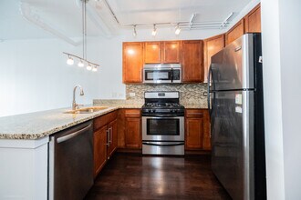 1610 W Fullerton Ave in Chicago, IL - Building Photo - Building Photo