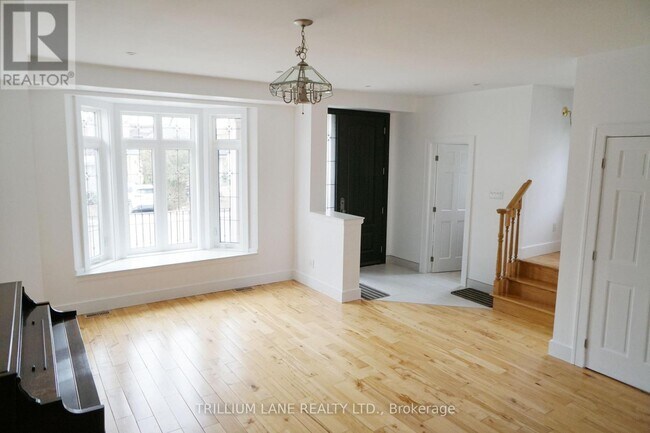 107 Cadorna Ave in Toronto, ON - Building Photo - Building Photo