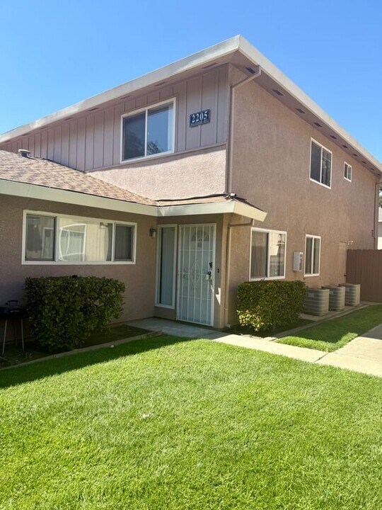 2205 Palisade Ave in Modesto, CA - Building Photo