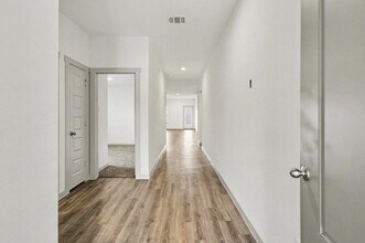 9926 Palm Royal Dr in Baytown, TX - Building Photo - Building Photo